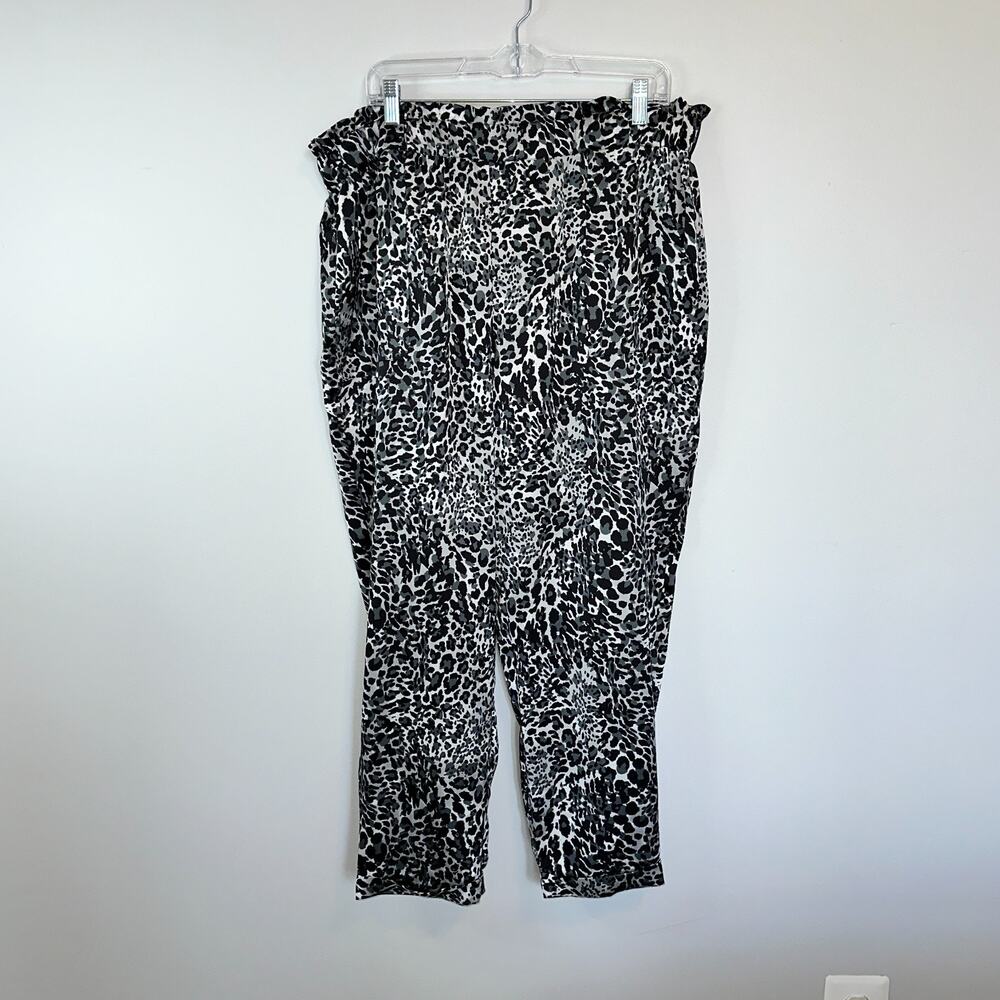 Susan Graver Pull On Leopard Print Ankle Pants Size L Straight Leg Black Silky